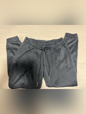 Under Armour Black Women's Cropped Jogger Pants